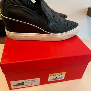 Black wishbone wedge sneaker